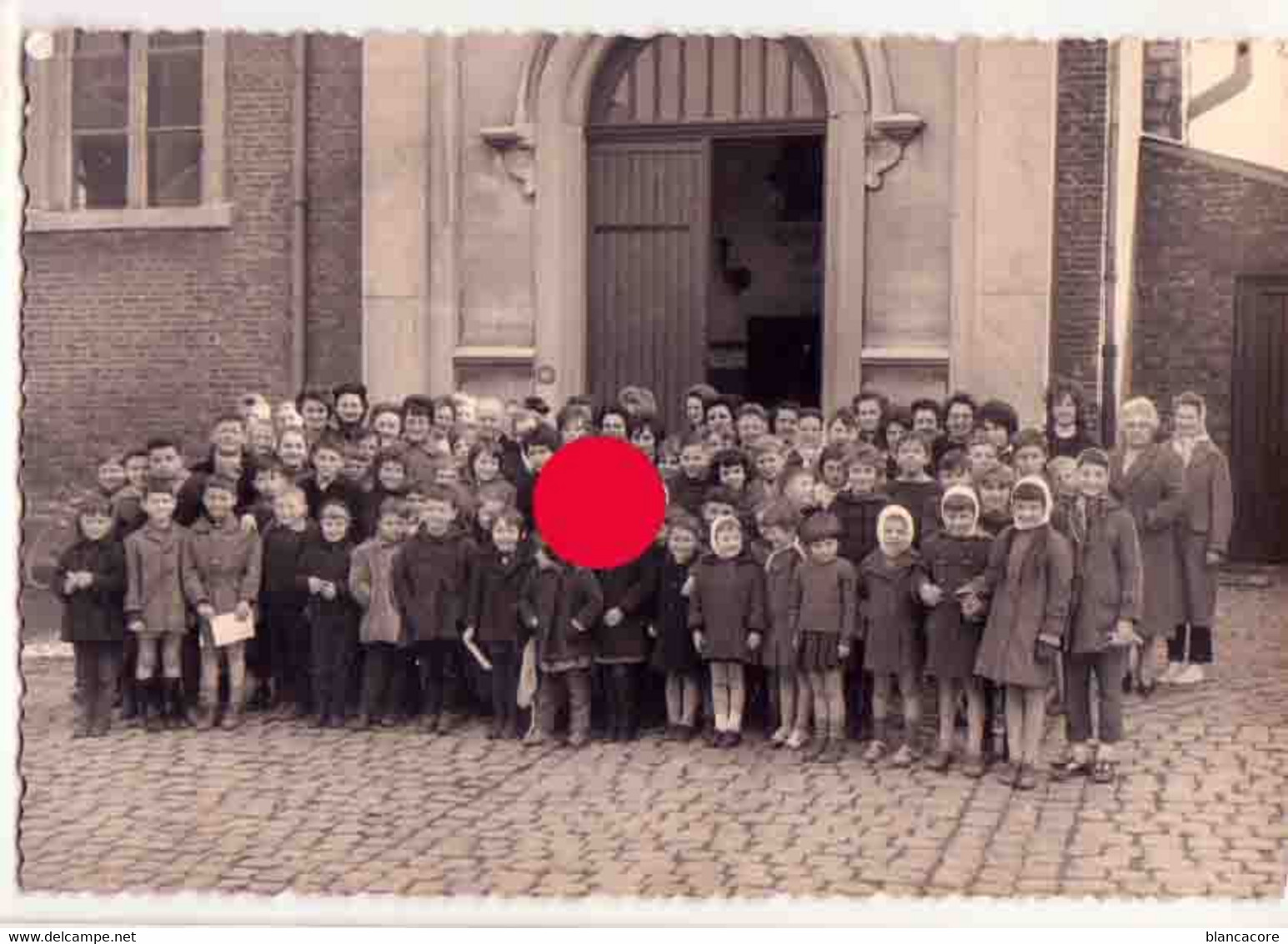 OREYE Groupe D'enfants Et De Mamans à La Sortie De L'église RARE - Oreye