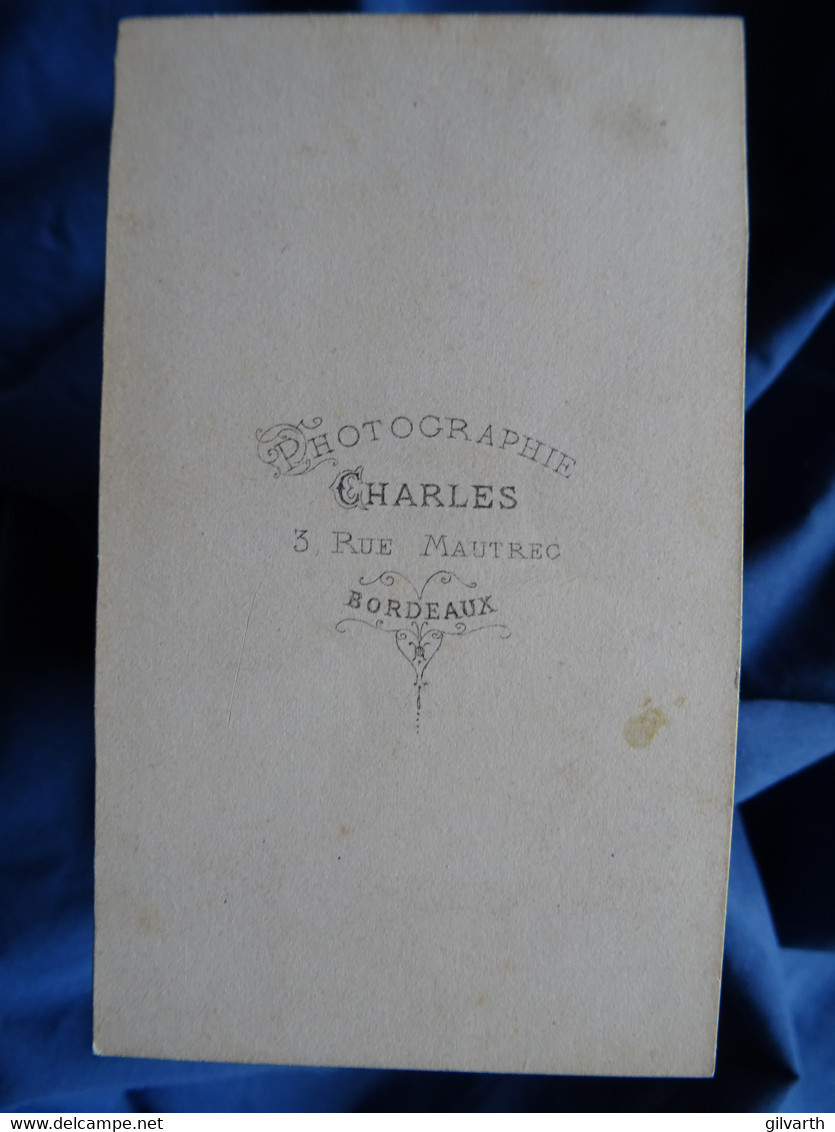 Photo CDV  Charles à Bordeaux  Jeune Garçon élégant  Main Posée Sur Un Album Photos  Sec. Empire  CA 1865 - L574B - Antiche (ante 1900)