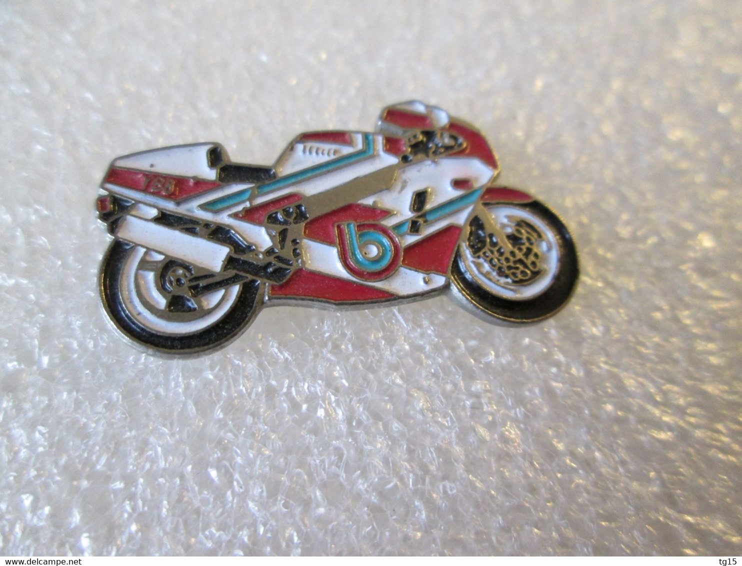 PIN'S   MOTO    BIMOTA  Y B 8 - Motorbikes