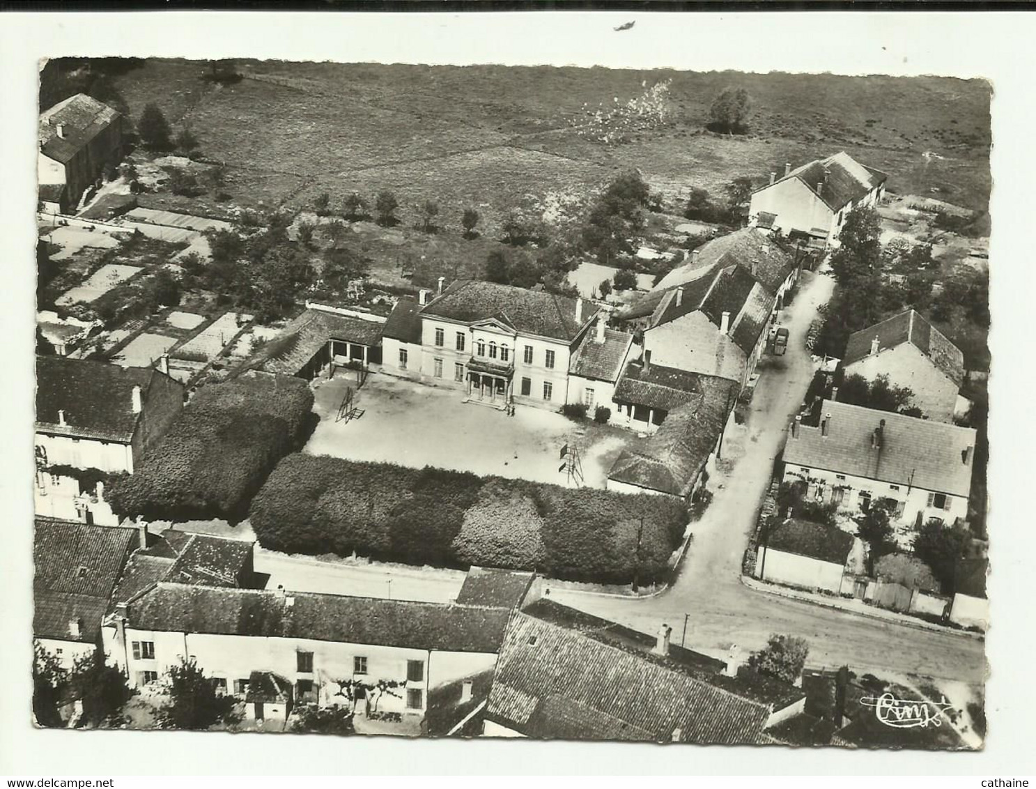 52 . JUZENNECOURT   . VUE GENERALE AU CENTRE L ECOLE ET LA MAIRIE - Juzennecourt