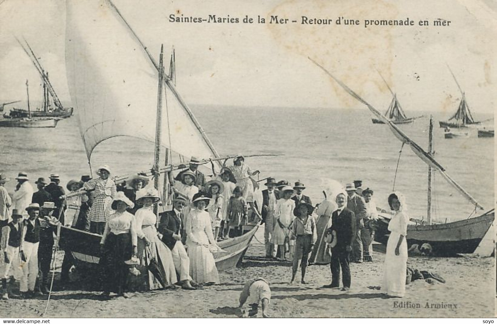 Bateau De Promenade Voilier Aux Saintes Maries De La Mer  Envoi à Morières Rosa Serignan . Petit Pli Coin Sup. Droit - Autres & Non Classés