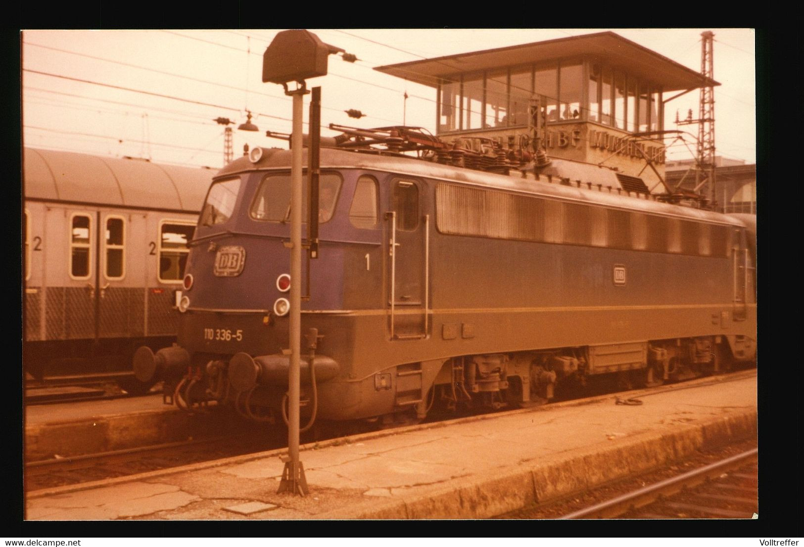 Orig. Foto Um 1975 Lok Bundesbahn DB Eisenbahn 110 336 5 Hbf Hauptbahnhof München - Trenes