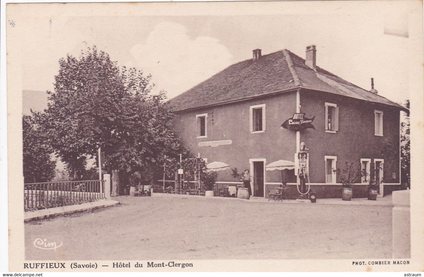 Cpa - 73 - Ruffieux -- Personnage - Hotel Du Mont Clergon Pompe A Essence - Edi Combier N°.... - Ruffieux