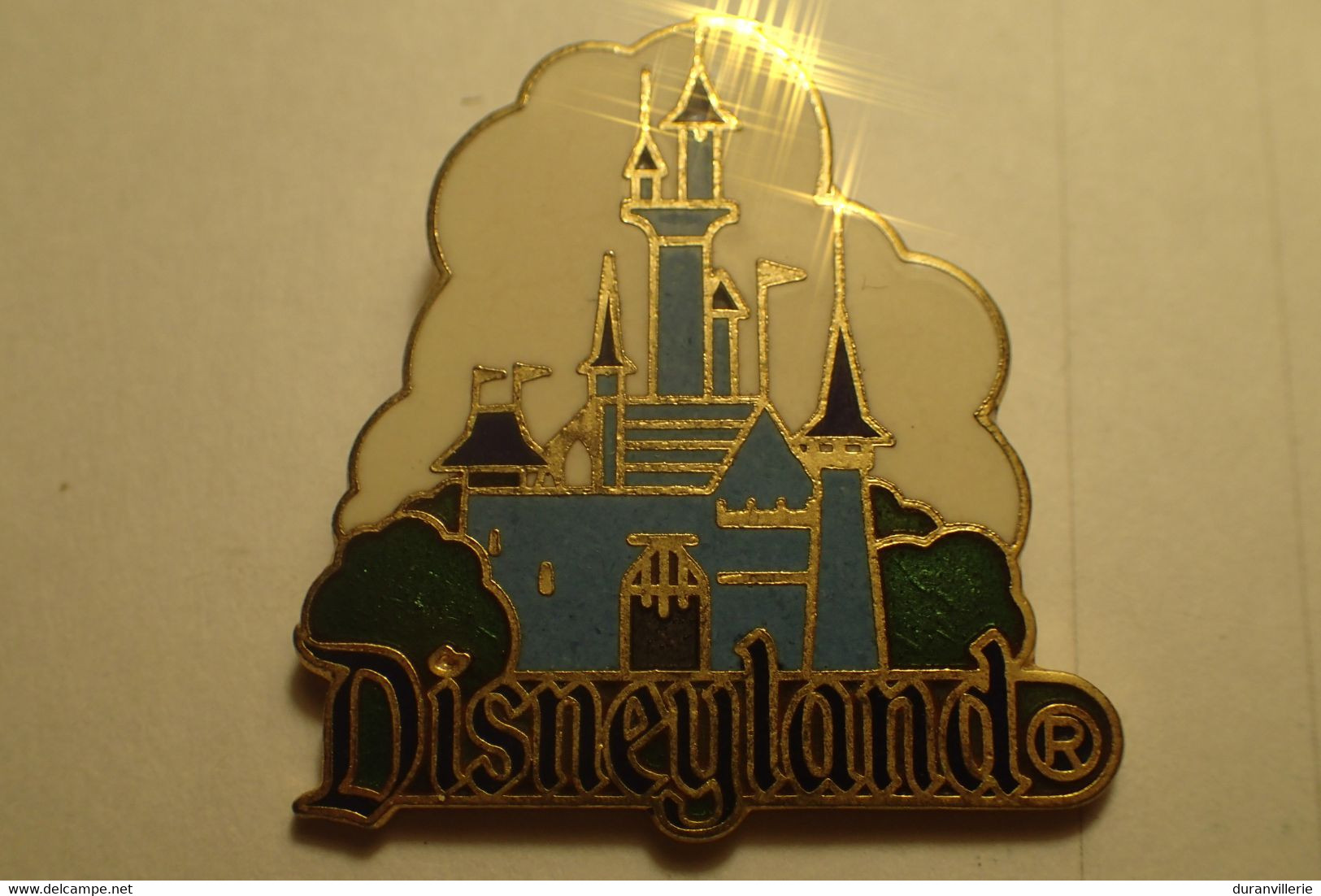 Pin's Dysneyland R - Disney