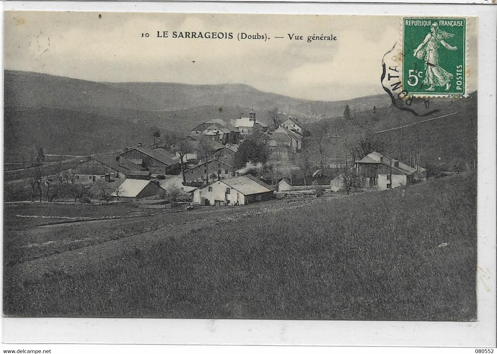 25 LE SARRAGEOIS . Le Village , Les Fermes Vus Des Prés , Carte Rare Du Doubs , édit N°10 , écrite En 1912 , état Sup - Altri & Non Classificati