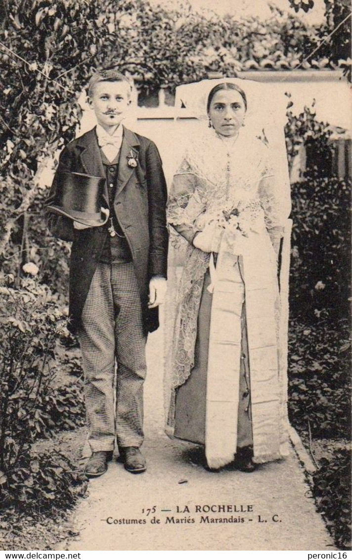 LA ROCHELLE  (17) : Costume De Mariés Marandais - 1900-1940