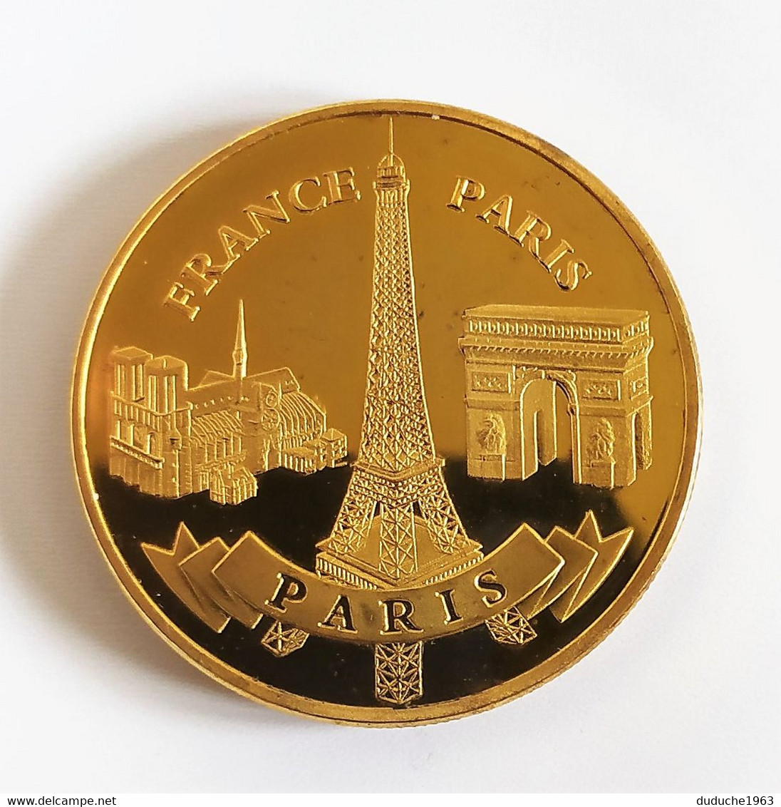 Magnet. Médaille Souvenir Et Patrimoine. Doré Or Fin. Paris Les 3 Monuments Tour Eiffel - Other & Unclassified