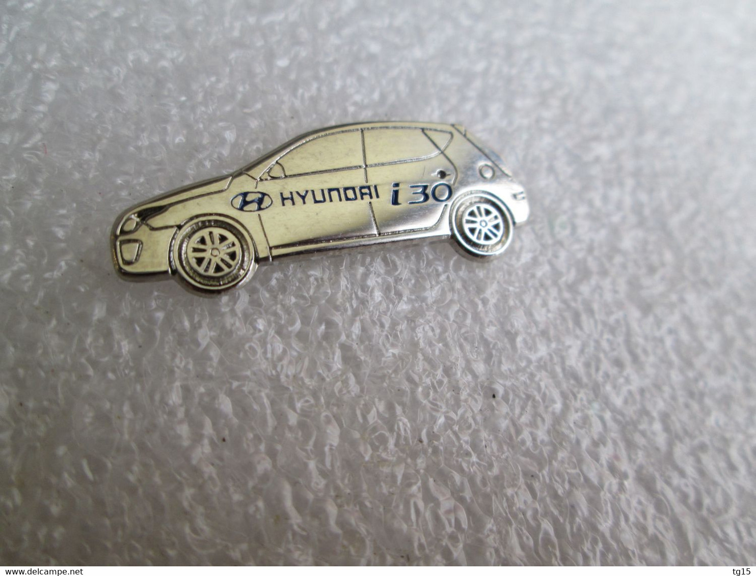 RARE   TOP  PIN'S     HYUNDAI  I  30