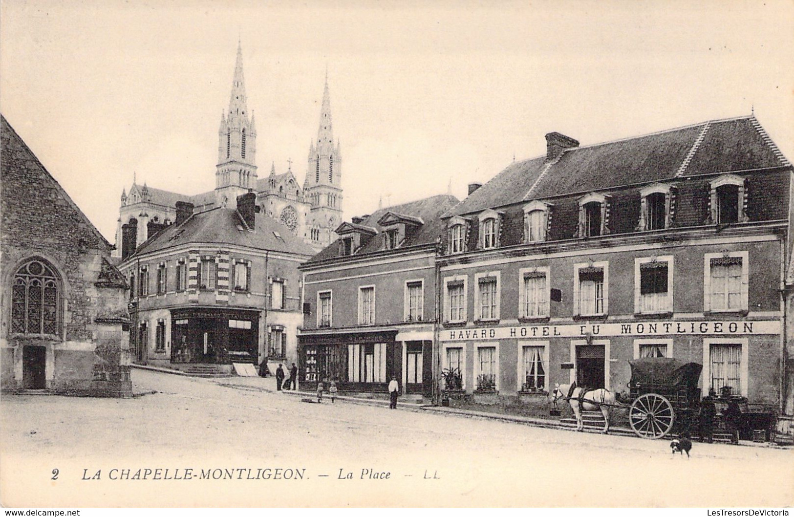 LA CHAPELLE MONTLIGEON - La Place - Animé - Chien - Charette à Cheval - Havard Hotel Du Montligeon BAISSE DE PRIX - Autres & Non Classés