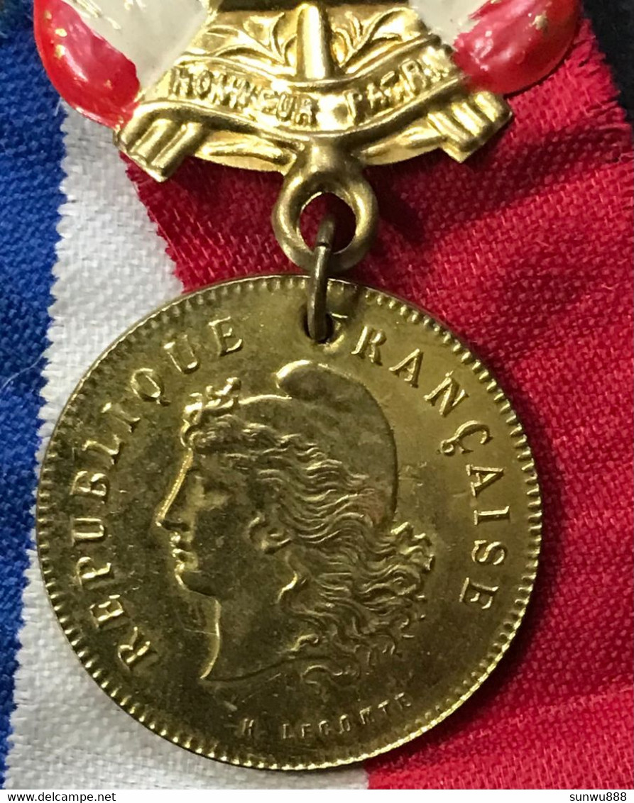 Epingle Médaille Souvenir Du Conseil De Révision Vive La Classe Rubans Lecomte - Sonstige & Ohne Zuordnung