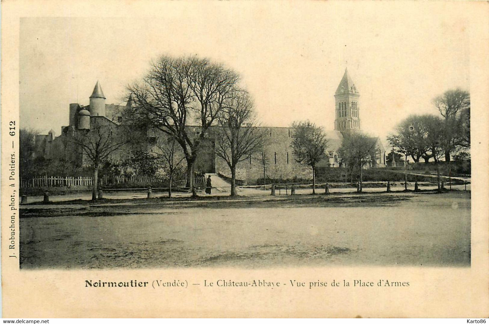 Noirmoutier * Le Château Abbaye * Vue Prise De La Place D'arme - Noirmoutier