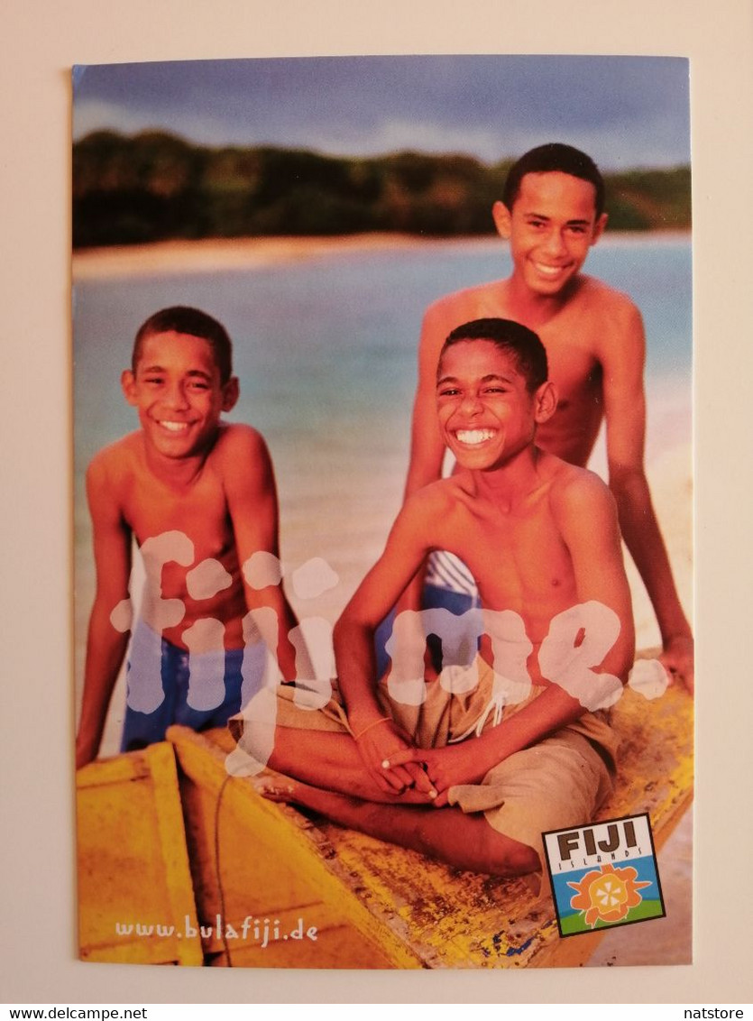 FIJI..   POSTCARD...FIJI ISLANDS.. THE BIGGEST SMILES - Fidji
