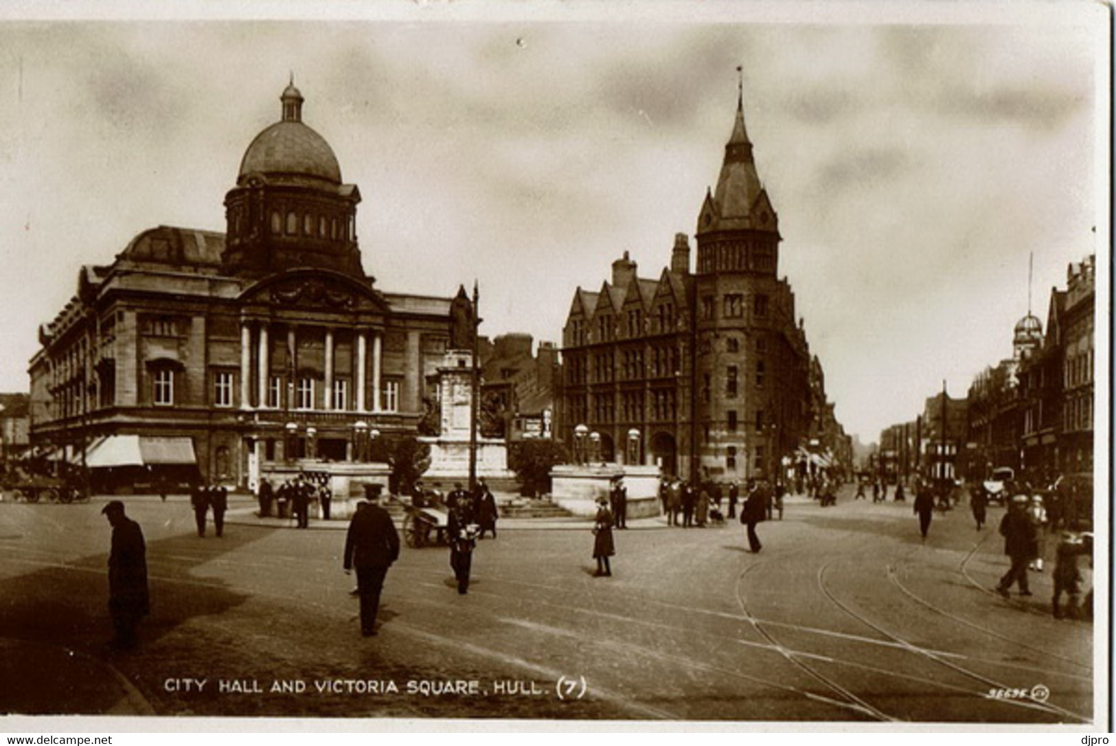 Hull City Hall And Victoria Square - Hull