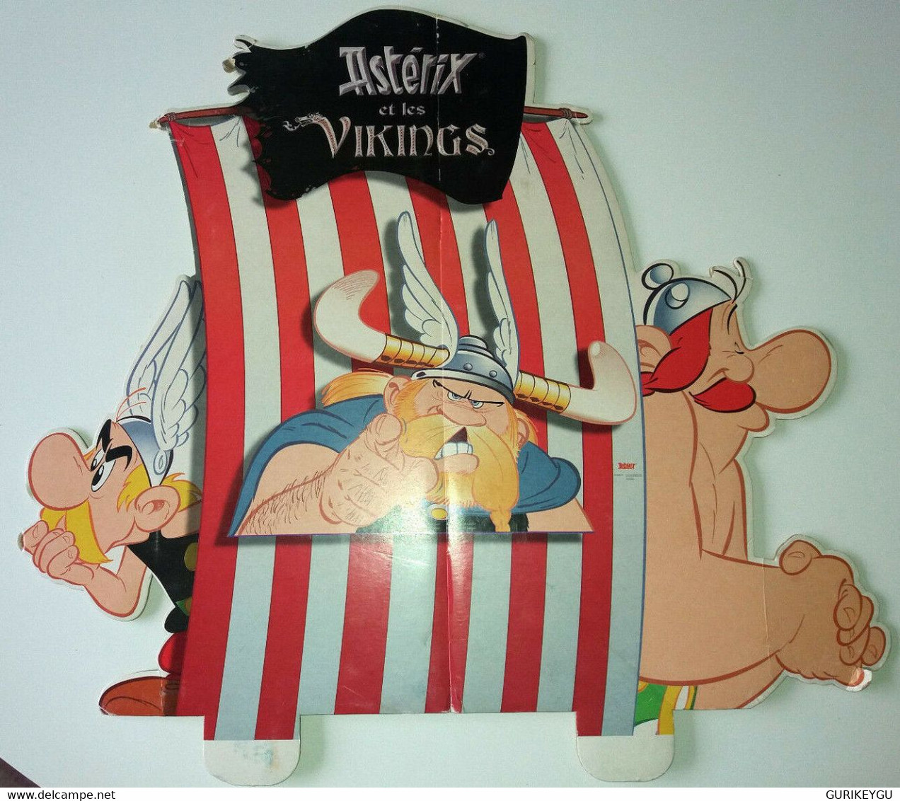 Rarissime PLV ASTERIX Et Les VIKING 2005 ..  55cm X 50cm  Carton Pub Obelix - Sylvain Et Sylvette