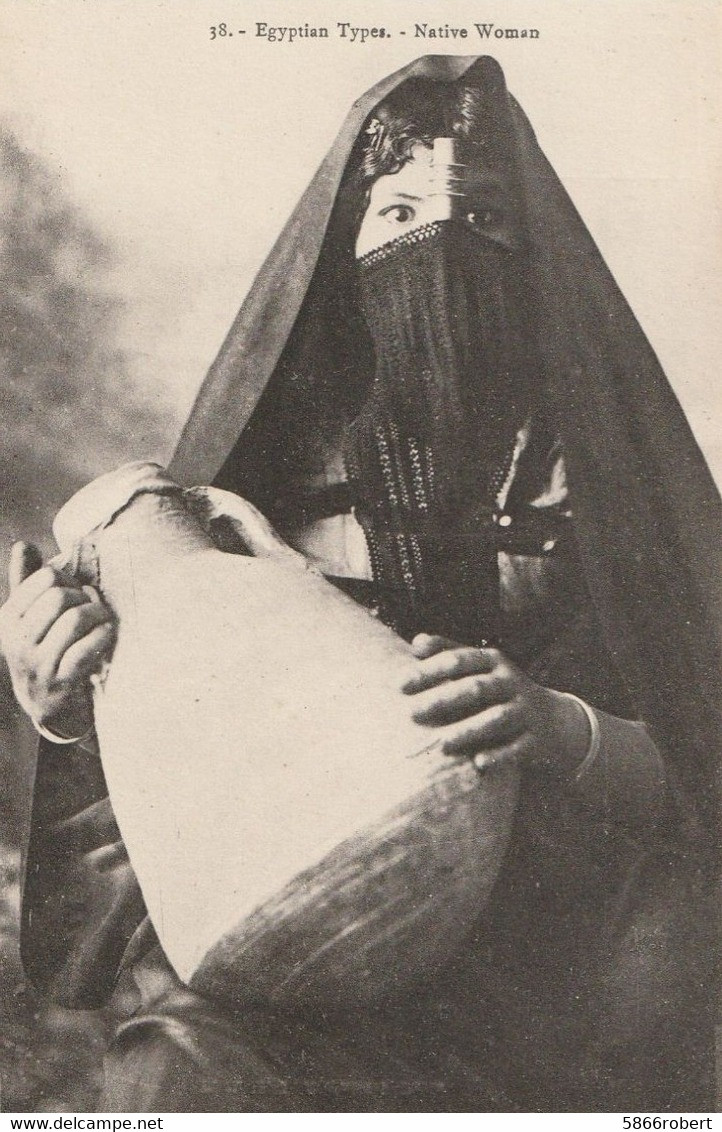 CARTE POSTALE ORIGINALE ANCIENNE : EGYPTIAN TYPES NATIVE WOMAN JEUNE FEMME A LA CRUCHE A EAU EN TERRE CUITE EGYPTE - Personnes