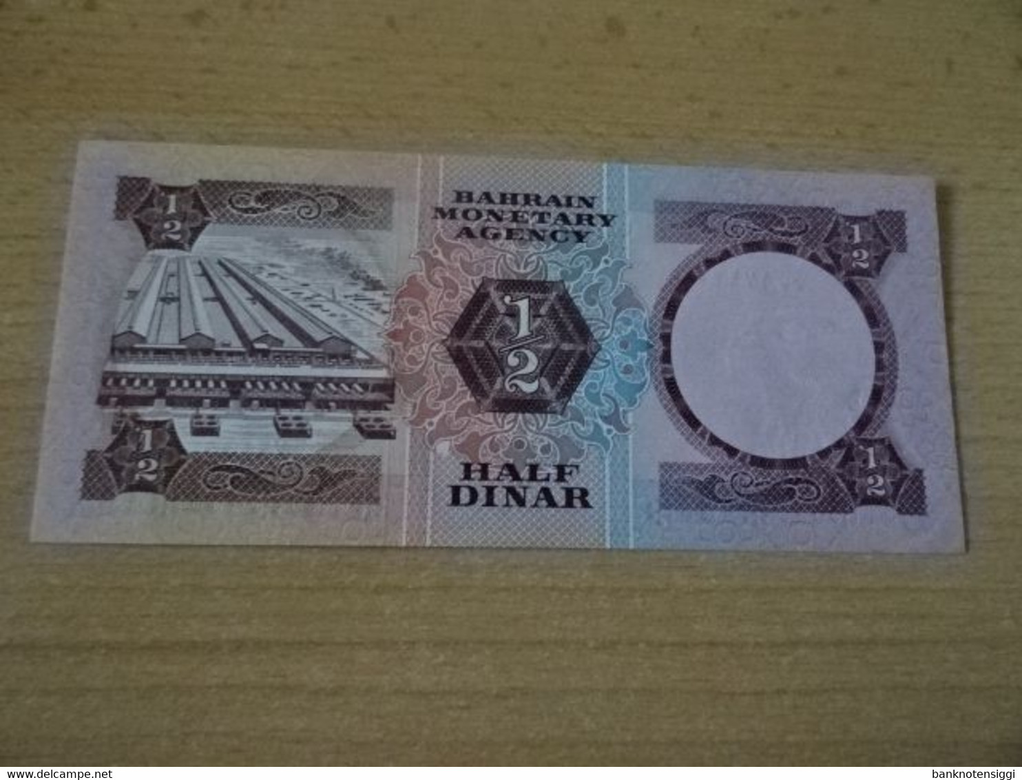 Banknote Bahrain 1/2 Dinar 1973 Unc - Bahrein
