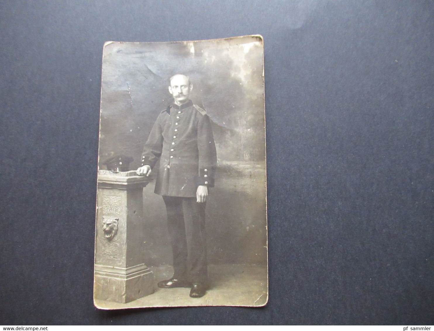 Foto AK Um 1910 Soldat In Uniform Schulterklappen Mit Nr.65 Photograph Johannes Capitain Vallendar, Hellenstr. 42 - Uniformes