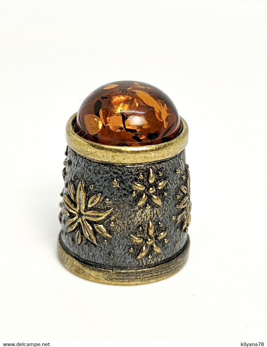 Thimble CHRYSANTHEMUM FLOWER W/ BALTIC AMBER Solid Brass Metal Russian Souvenir - Dedales
