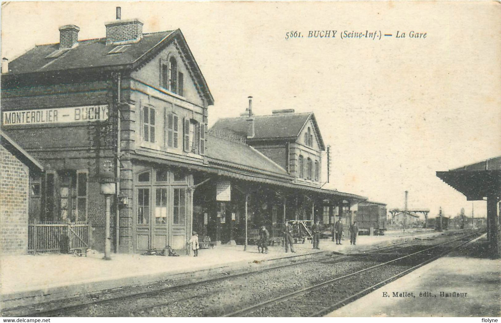 Buchy - Monterolier - La Gare Du Village - L'intérieur Et La Ligne De Chemin De Fer - Buchy
