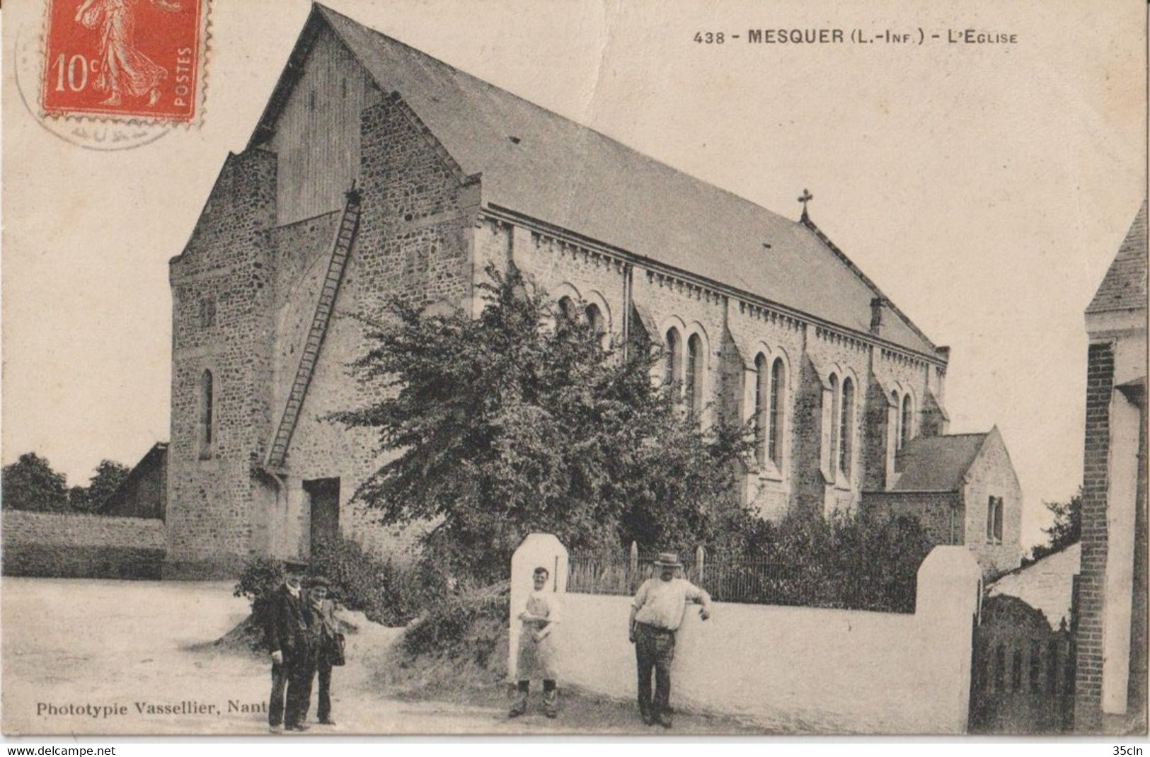 MESQUER ( L. Inf. ) - L'Eglise. Personnages Devant L'Eglise. - Mesquer Quimiac