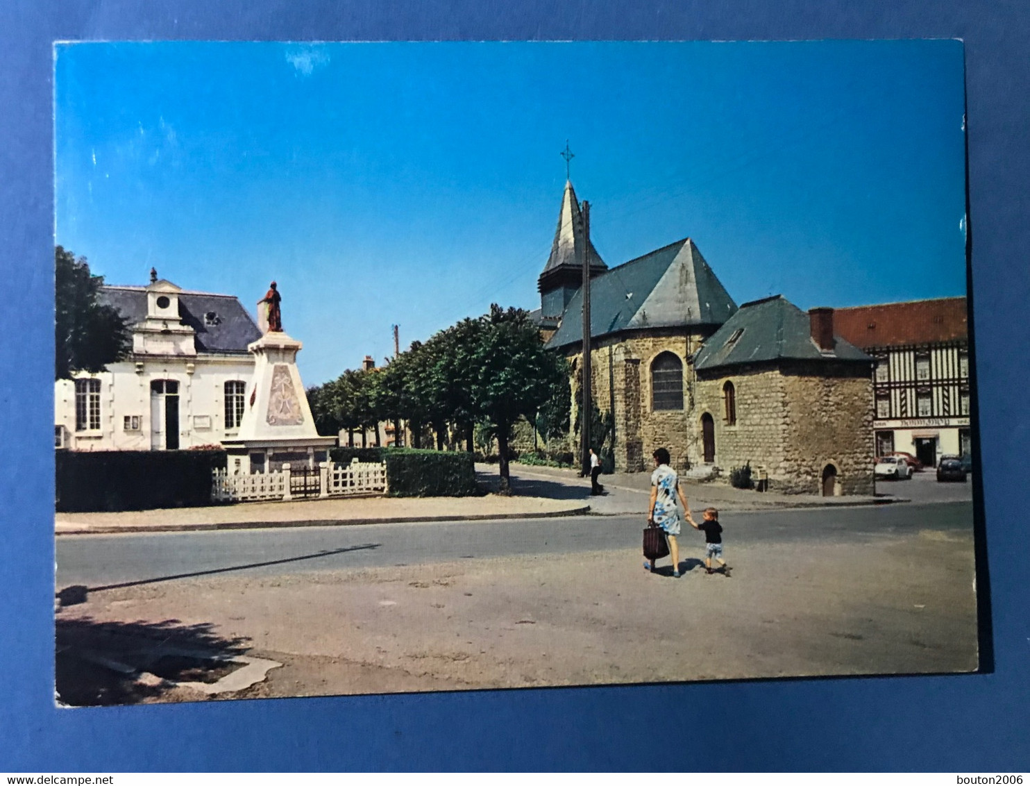 Wissant L'Hôtel De Ville Et L'Eglise 1981 - Wissant