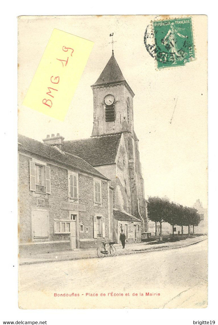 BONDOUFLE (S.-&-O) - Place De L'Ecole Et De La Mairie - Bondoufle