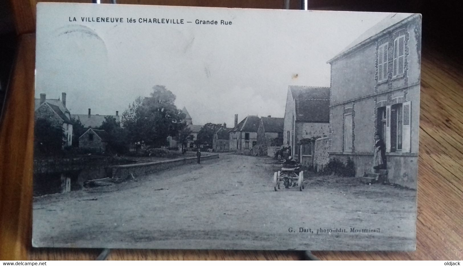 CPA  .La Villeneuve Lés Charleville  - Grande Rue .(1911)..animée ,engin à Moteur?,..(S48-21)(1) - Other & Unclassified