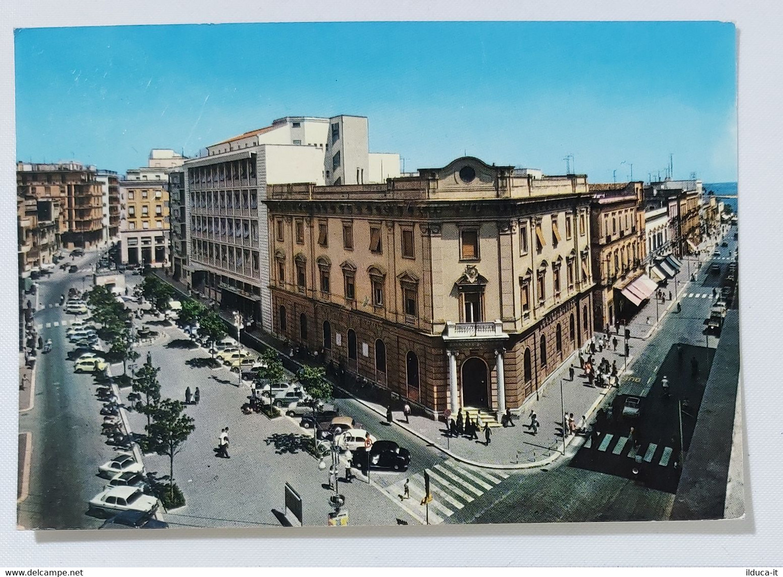 17747 Cartolina - Brindisi - Piazza Vittoria E Corso Garibaldi - Brindisi