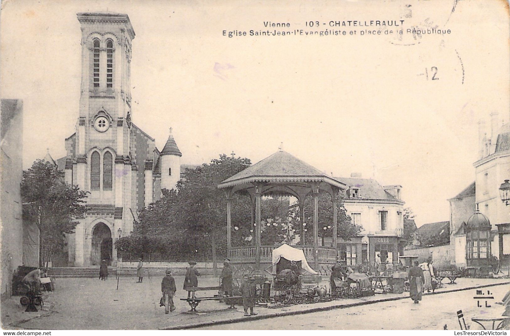 Vienne - Chatellerault - Eglie St Jean L'évangéliste Et Place De La République - Animé - Marché Brocante Kiosque - Chatellerault