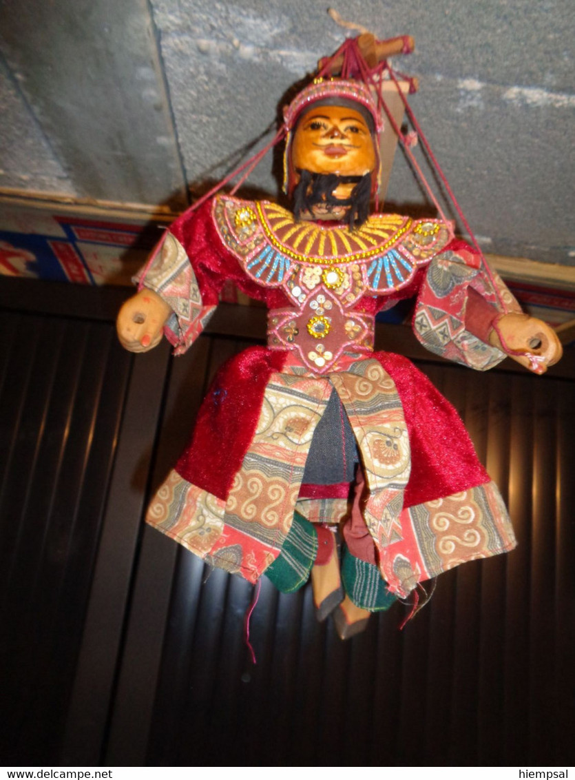 MARIONETTE  BOIS ET TISSU     ASIATIQUE  .VINTAGE - Marionette