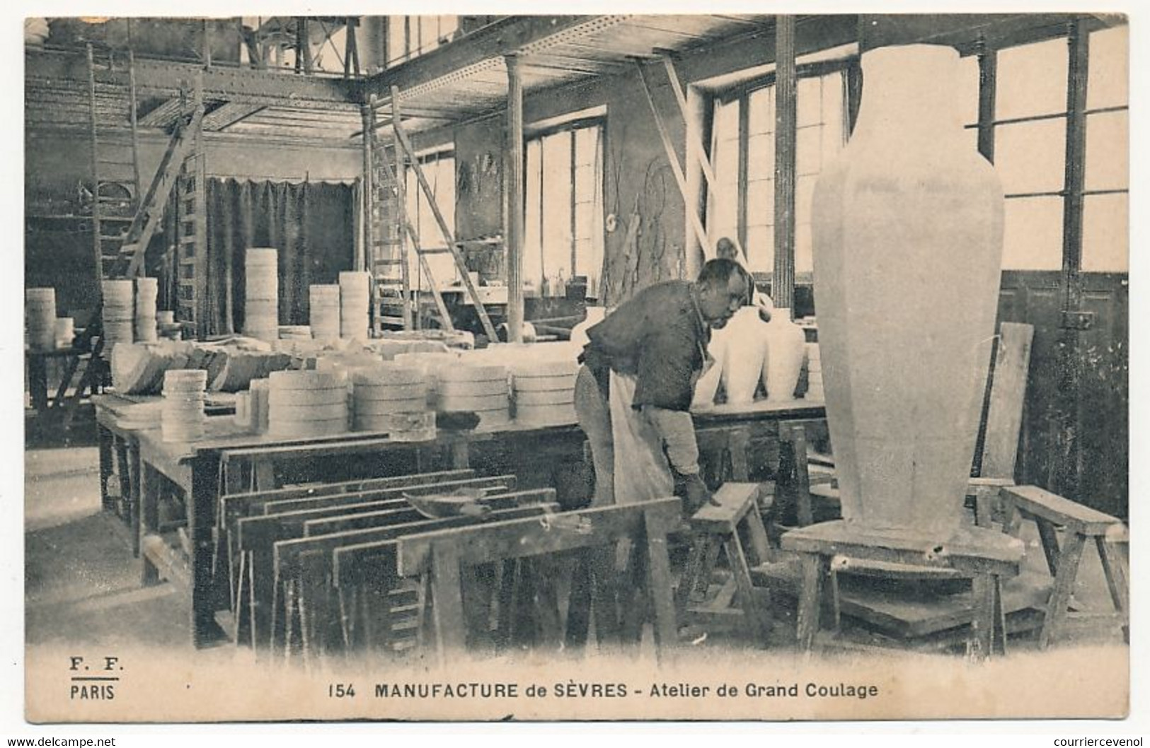 CPA - SEVRES (Seine Et Oise) - Manufacture De Sèvres - Atelier De Grand Coulage - Sevres