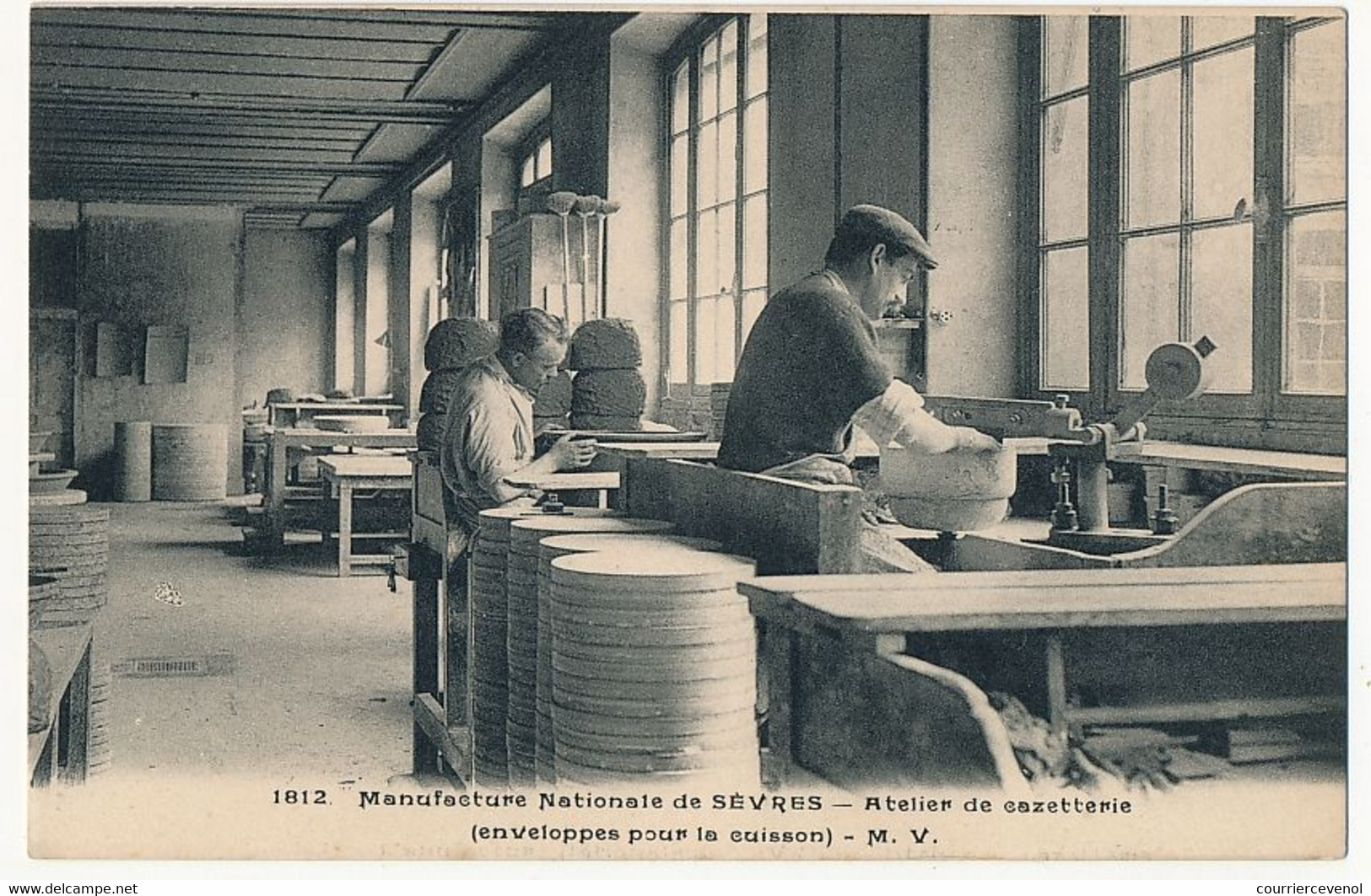 CPA - SEVRES (Seine Et Oise) - Manufacture De Sèvres - Atelier De Cazetterie (enveloppes Pour La Cuisson) - Sevres