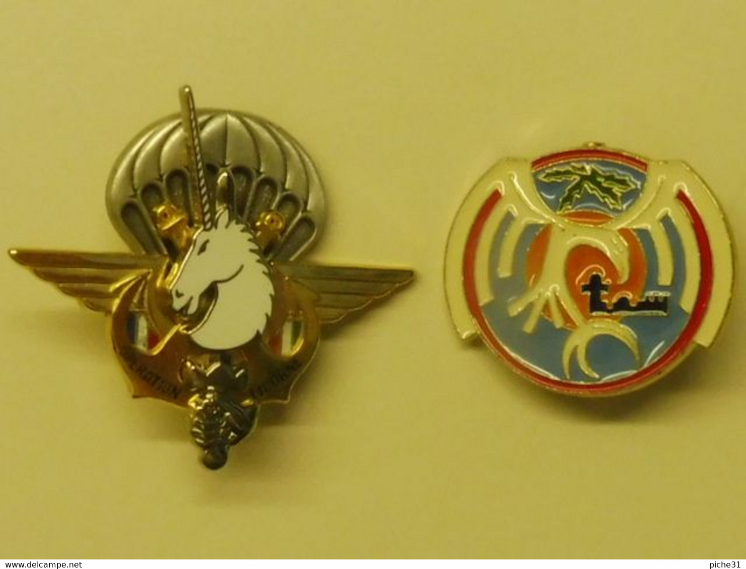 INSIGNE ARMEE DE L'AIR - LOT A961 BA 188 DJIBOUTI Et A1315 LICORNE Avec Agrafes - Luftwaffe