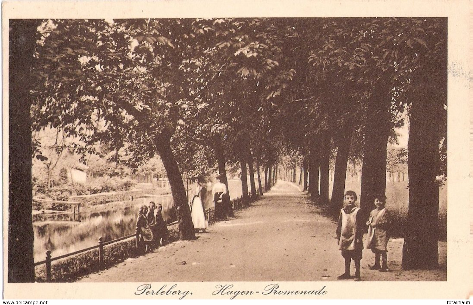 PERLEBERG Prignitz Hagen Promenade Links Wohlbehütete Kinder Elegante Damen Gelaufen 9.10.1920 Marke Abgefallen - Perleberg