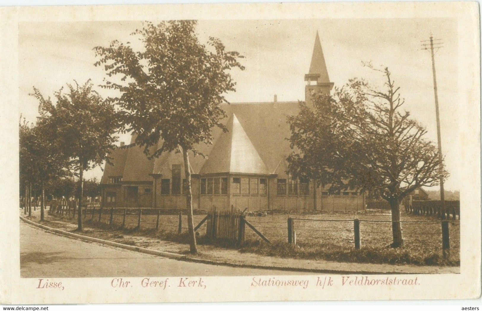 Lisse; Stationsweg Hoek Veldhorstraat Met Chr. Geref. Kerk - Niet Gelopen. (Nauta En Zoon - Velsen) - Lisse