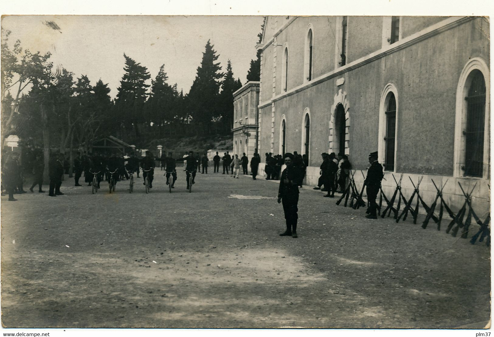 TOULON - Carte Photo Militaire - Démonstration De Cyclistes, Caserne Gardanne - Toulon