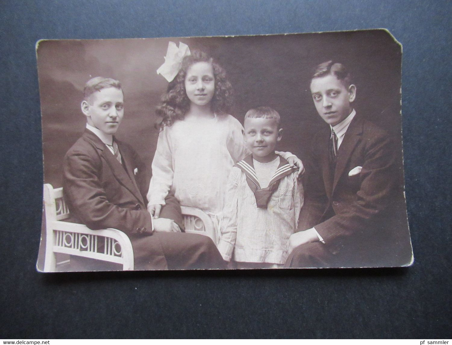 Foto AK Ca. 1930er Jahre Kinder Im Sonntagsanzug Photograph Atelier Ideal Inhaber W. Nöthlich Hamburg - Groepen Kinderen En Familie