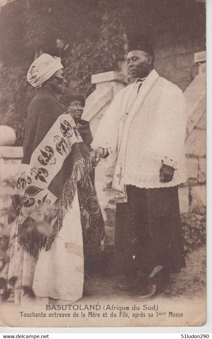 CPA  Afrique Du Sud - Basutoland - Touchante Entrevue De La Mère Et Du Fils, Après Sa Première Messe (jolie Scène) - Lesotho