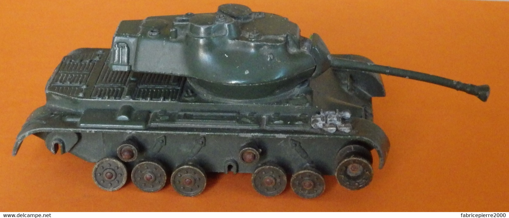 SOLIDO n° 202 Char / Tank blindé Général Patton M-47, vers 1965, avec une chenille d'origine