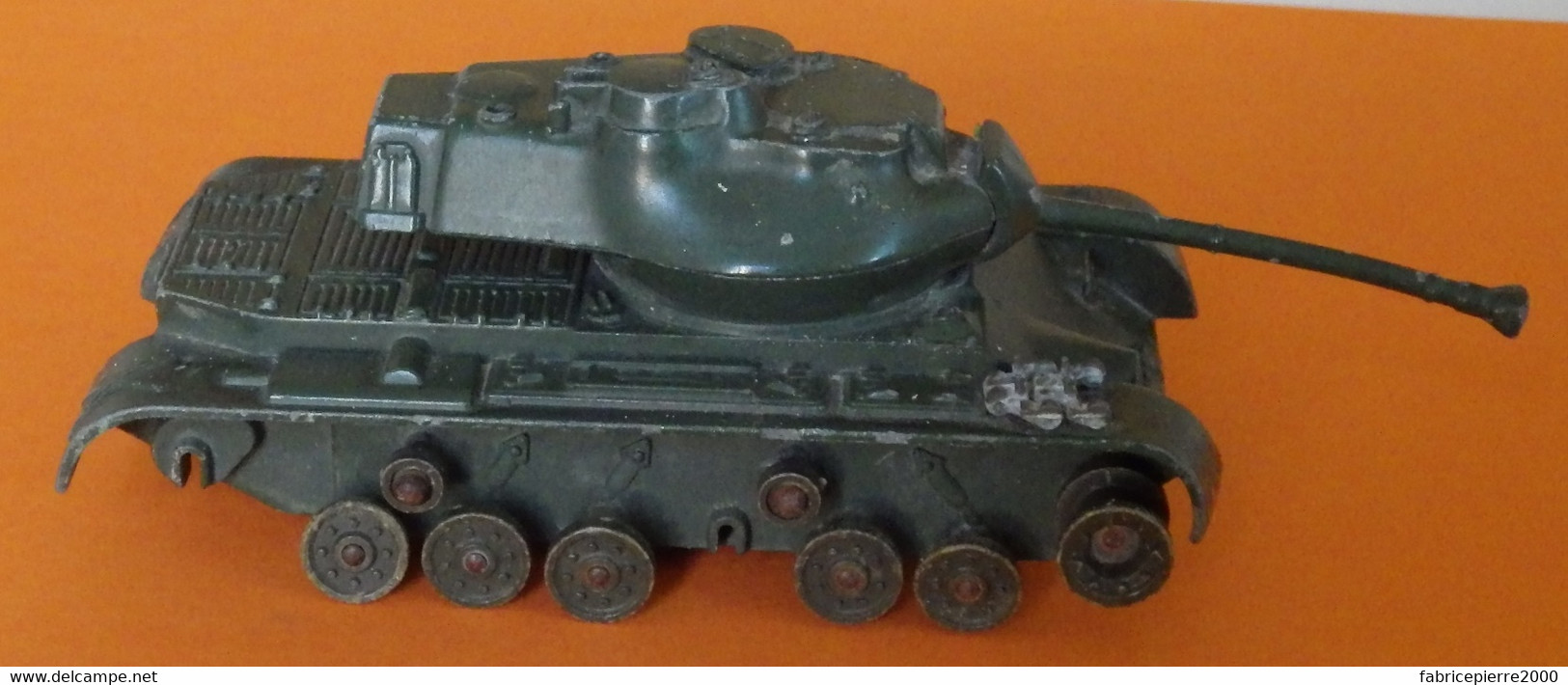 SOLIDO n° 202 Char / Tank blindé Général Patton M-47, vers 1965, avec une chenille d'origine