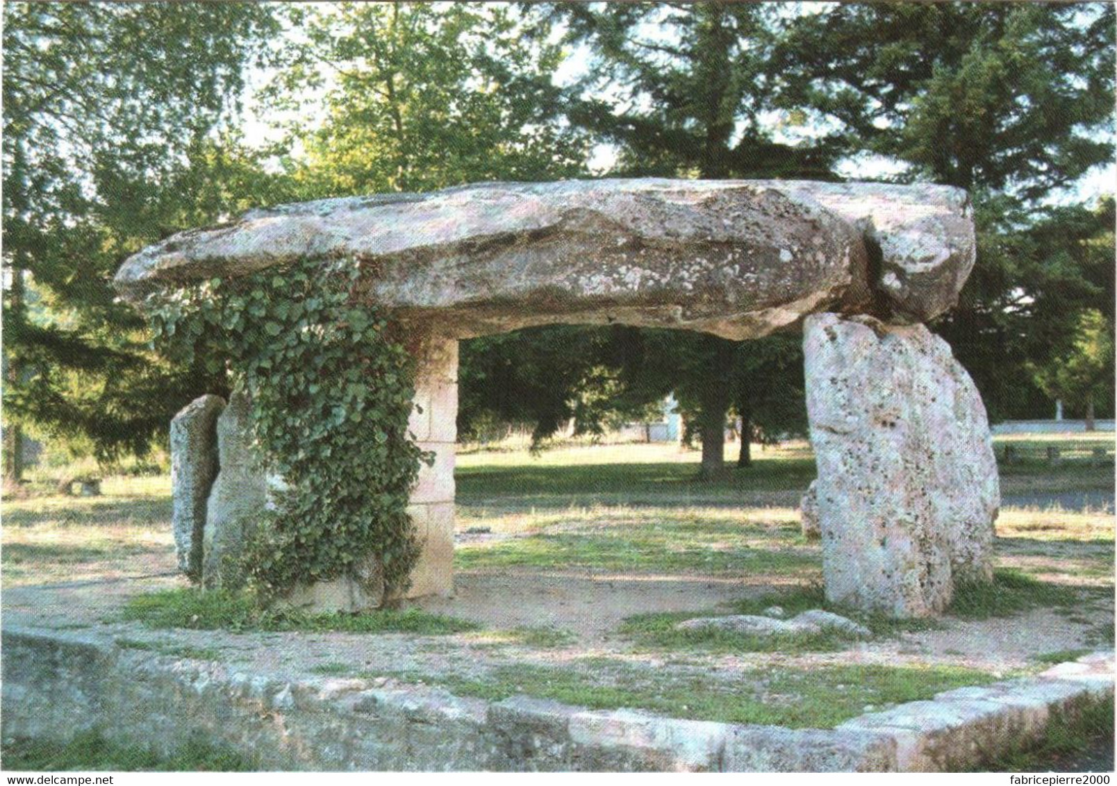 CPM 24 (Dordogne) Brantôme - Dolmen De Peyrelevade, Dit De La Pierre-Levée, Dit Du Camp-de-César TBE Cliché J-J Dubray - Dolmen & Menhirs