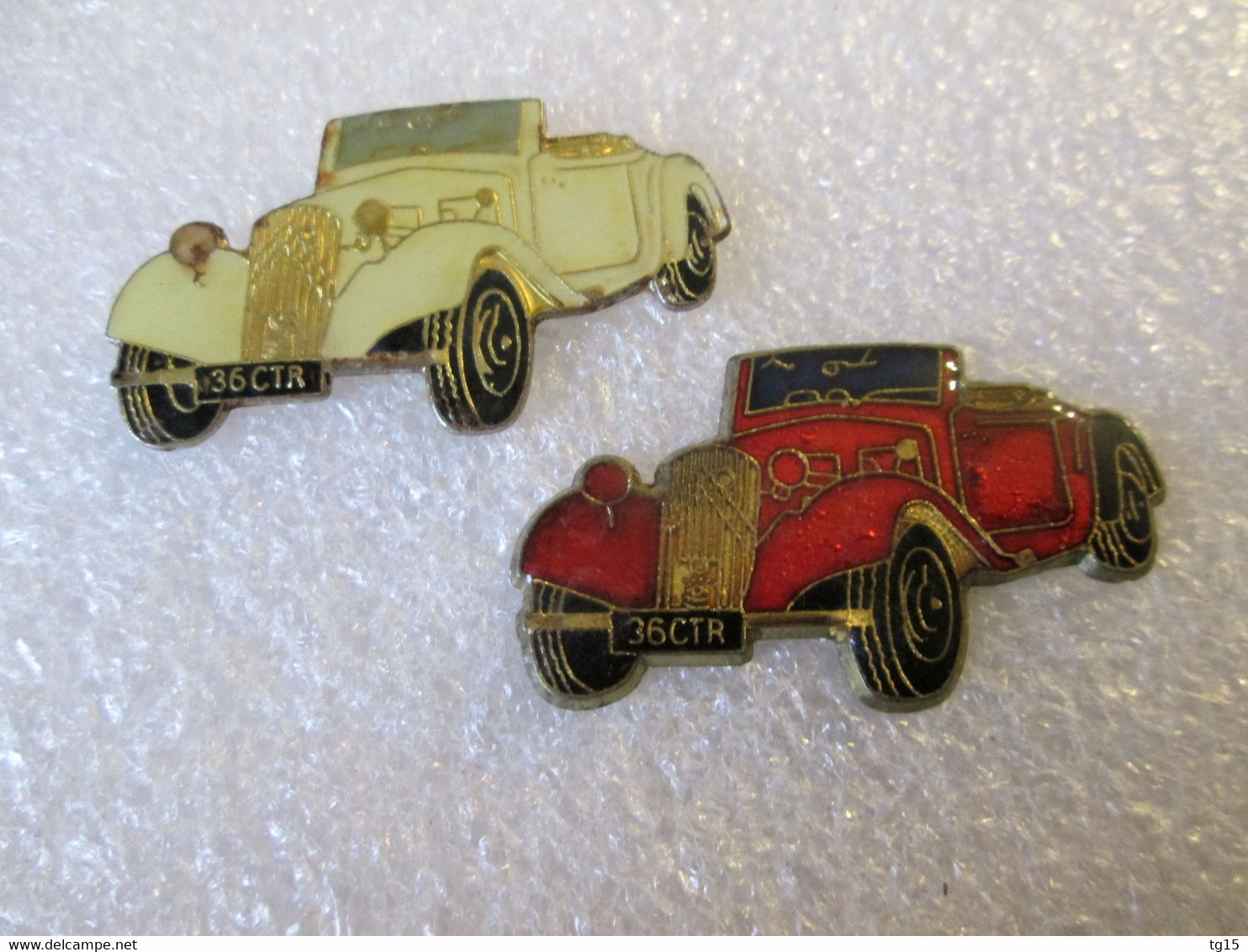 PIN'S   LOT  2  CITROEN  TRACTION - Citroën