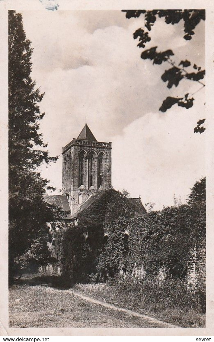 Abbaye De La Lucerne D'Outremer. La Tour Vue Du Parc.CPA Glacée - Andere & Zonder Classificatie