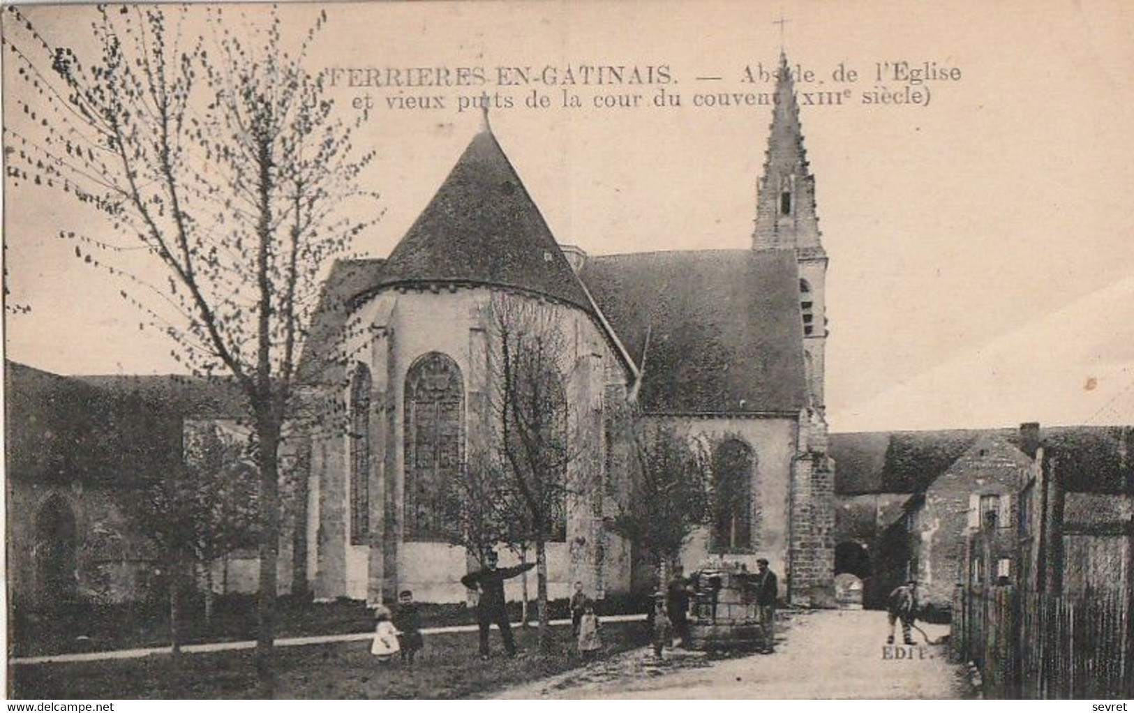 FERRIERES-EN-GATINAIS. - Abside De L'Eglise Et Vieux Puits De La Cour Du Couvent (XIIIè Siècle). Animation - Andere & Zonder Classificatie