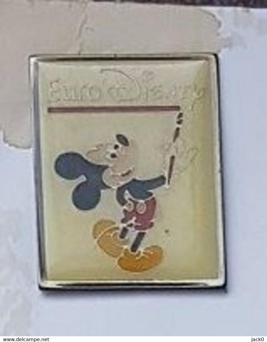 Pin' S  Cinéma, B D, Disney, Euro Disney Avec  MICKEY  Verso  DISNEY  Euro Disney  WINNER - Disney