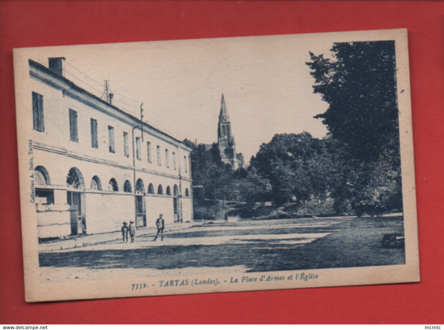 CPA   -  Tartas  -(Landes ) - La Place D'Armes Et L'église - Tartas