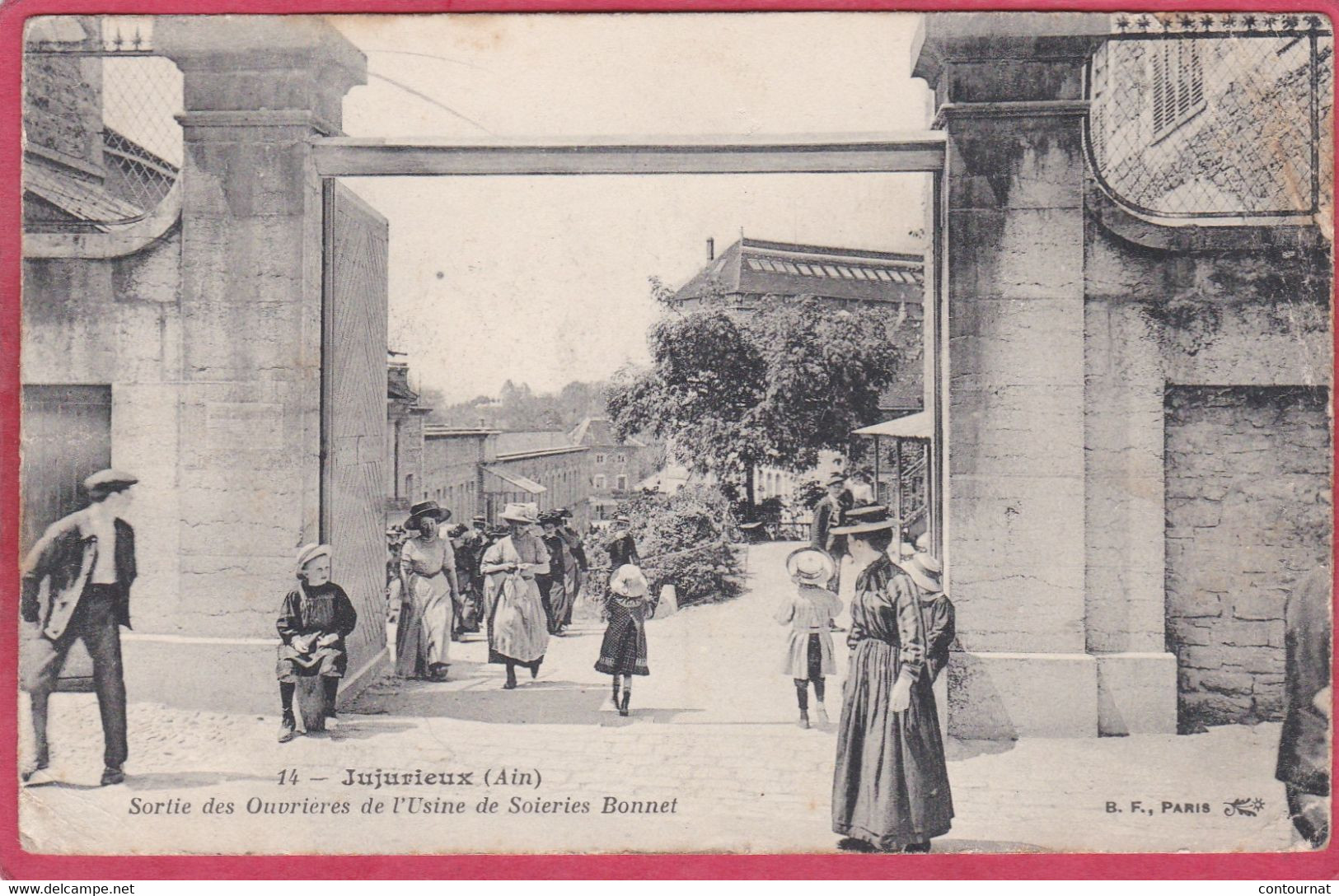 CPA 01 JUJURIEUX  Sortie Des Ouvrières De L' Usine De Soieries Bonnet  ( Pres Nantua - Zonder Classificatie