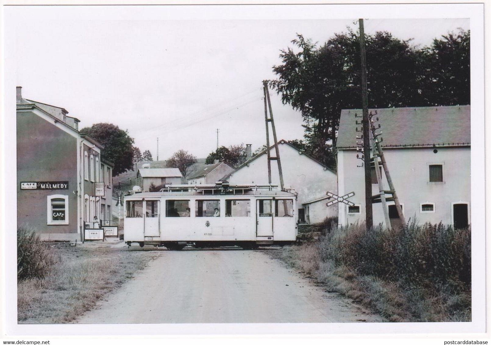 Assenois - Arrêt Du Tram Dans Le Village - Photo - & Tram - Eisenbahnen