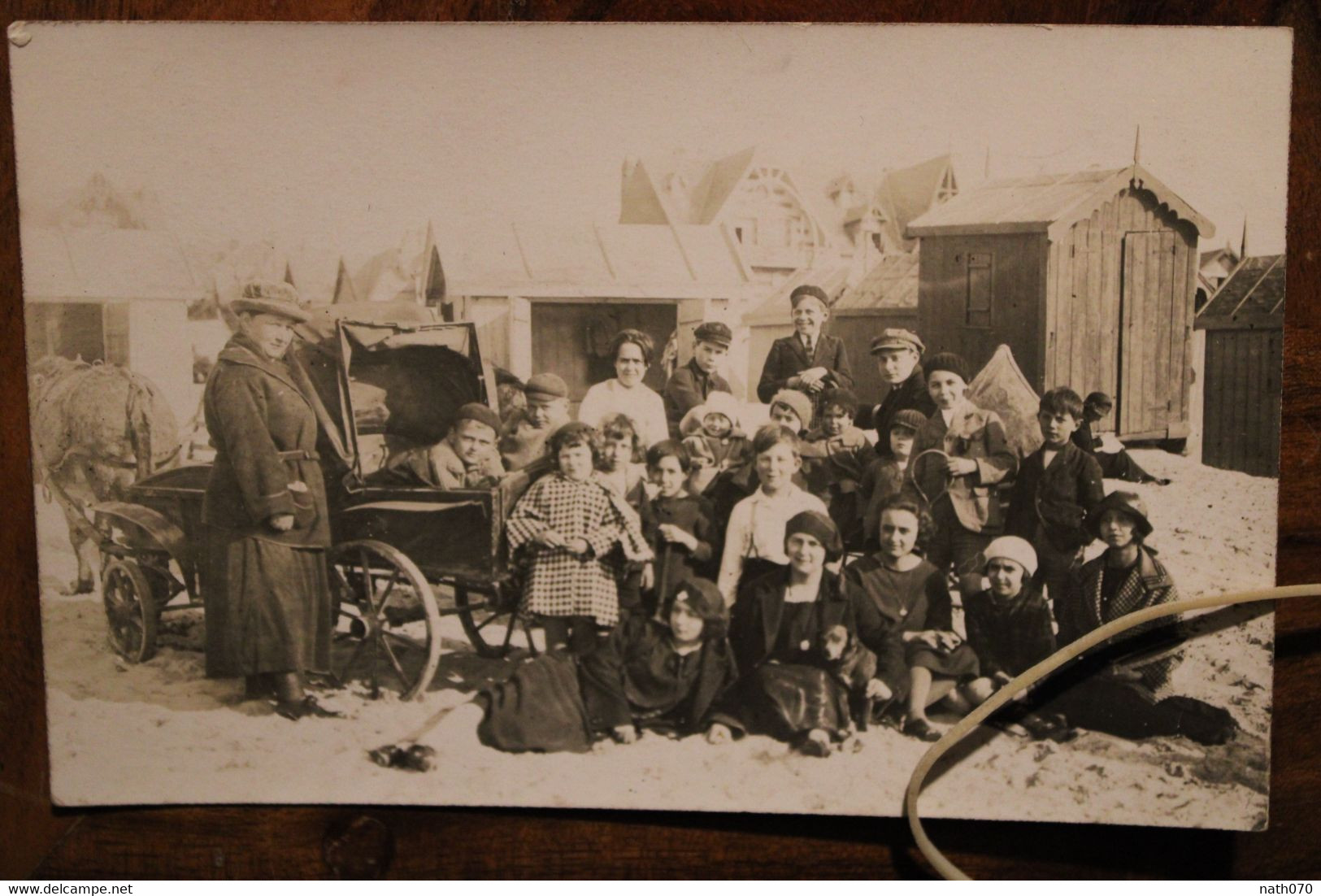 Carte Photo 1910's CPA Ak Groupe Enfants Vacances Plage Colonie Attelage Animée - Children And Family Groups