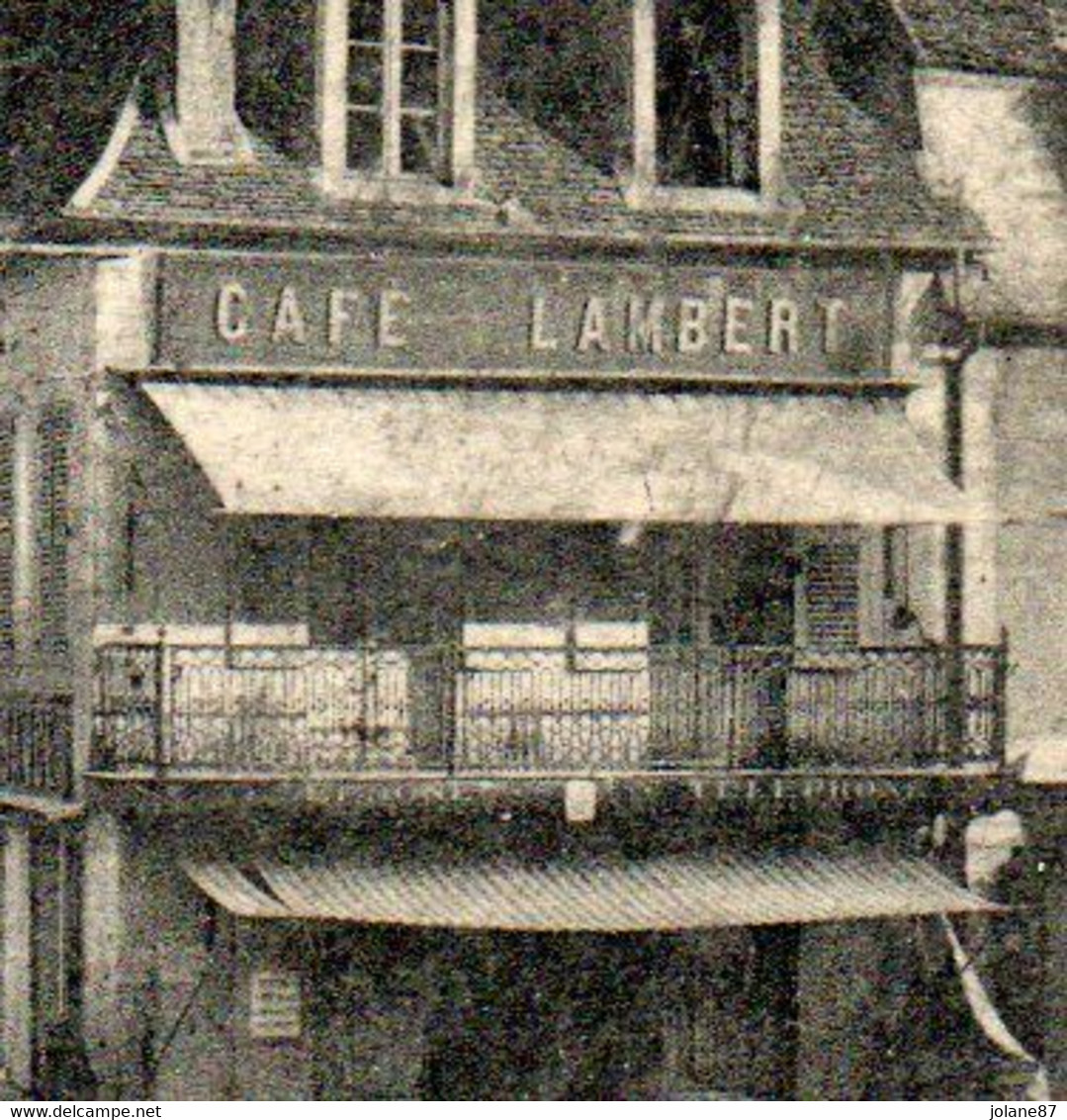 CPA   18    SAINT AMAND MONTROND    1917    PLACE MUTIN ET RUE BENJAMIN CONSTANT   CAFE LAMBERT - Saint-Amand-Montrond